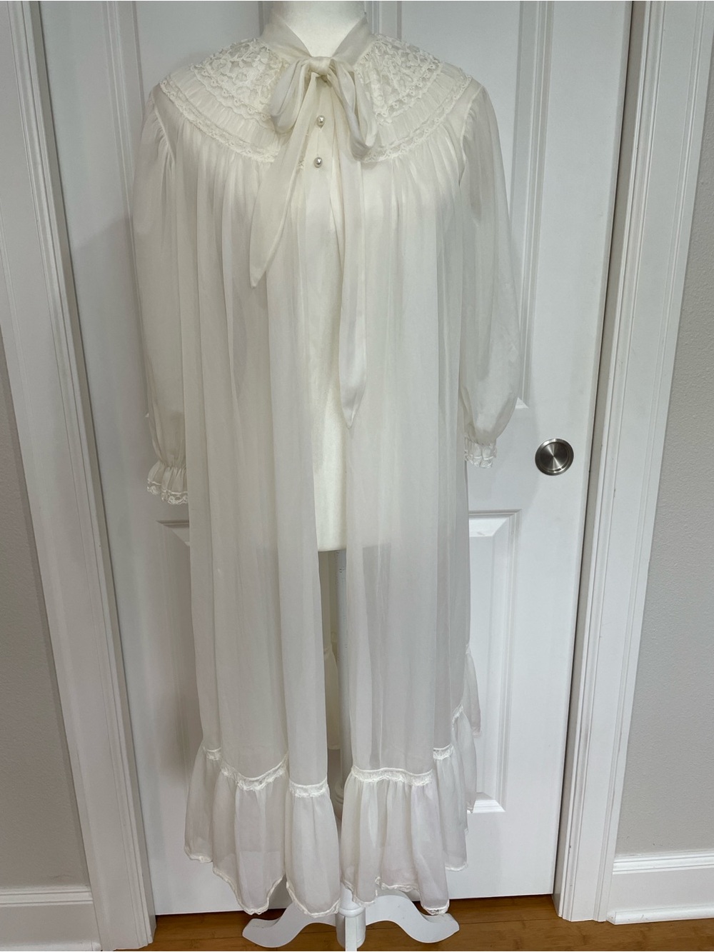 Nylon Peignoir Medium Lace 3/4 Sleeve Smocked Lace Semi Sheer Off White Robe VTG - Picture 1 of 9